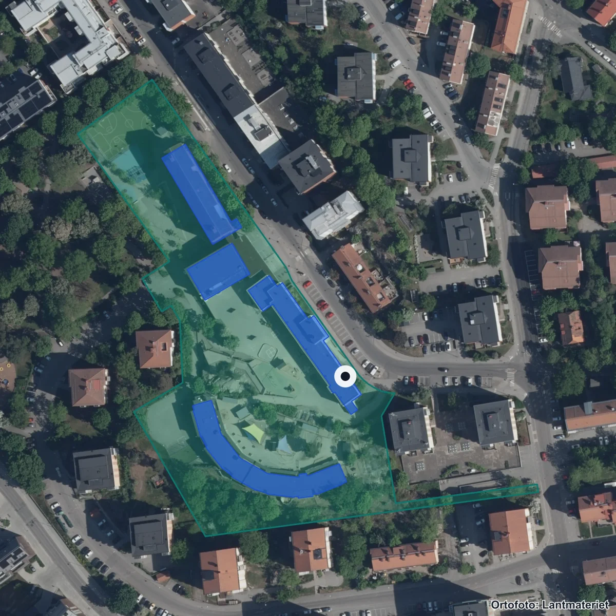 Flygbild över Lilla Alby skola, ortofoto från Lantmäteriet