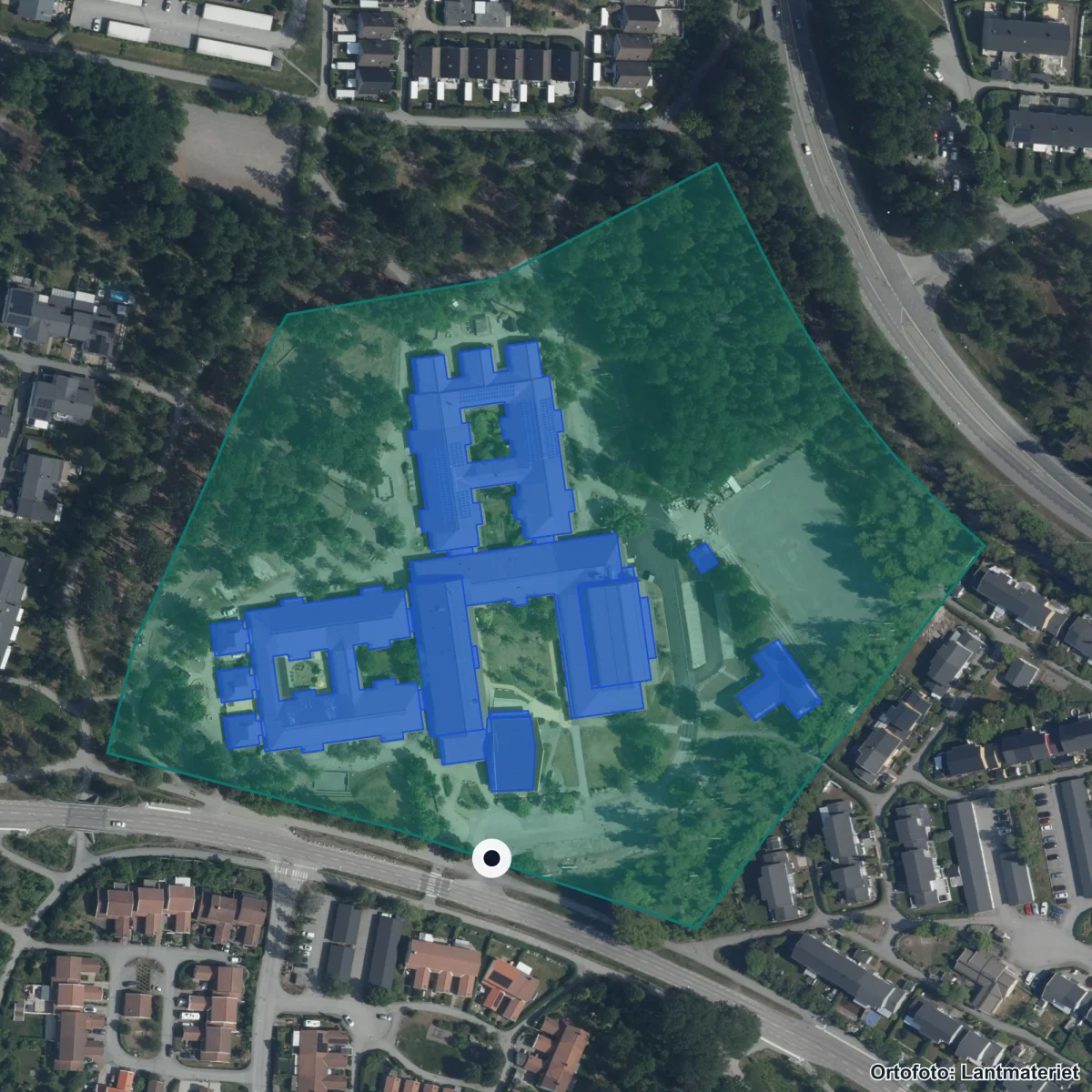 Flygbild över Fjällenskolan, ortofoto från Lantmäteriet