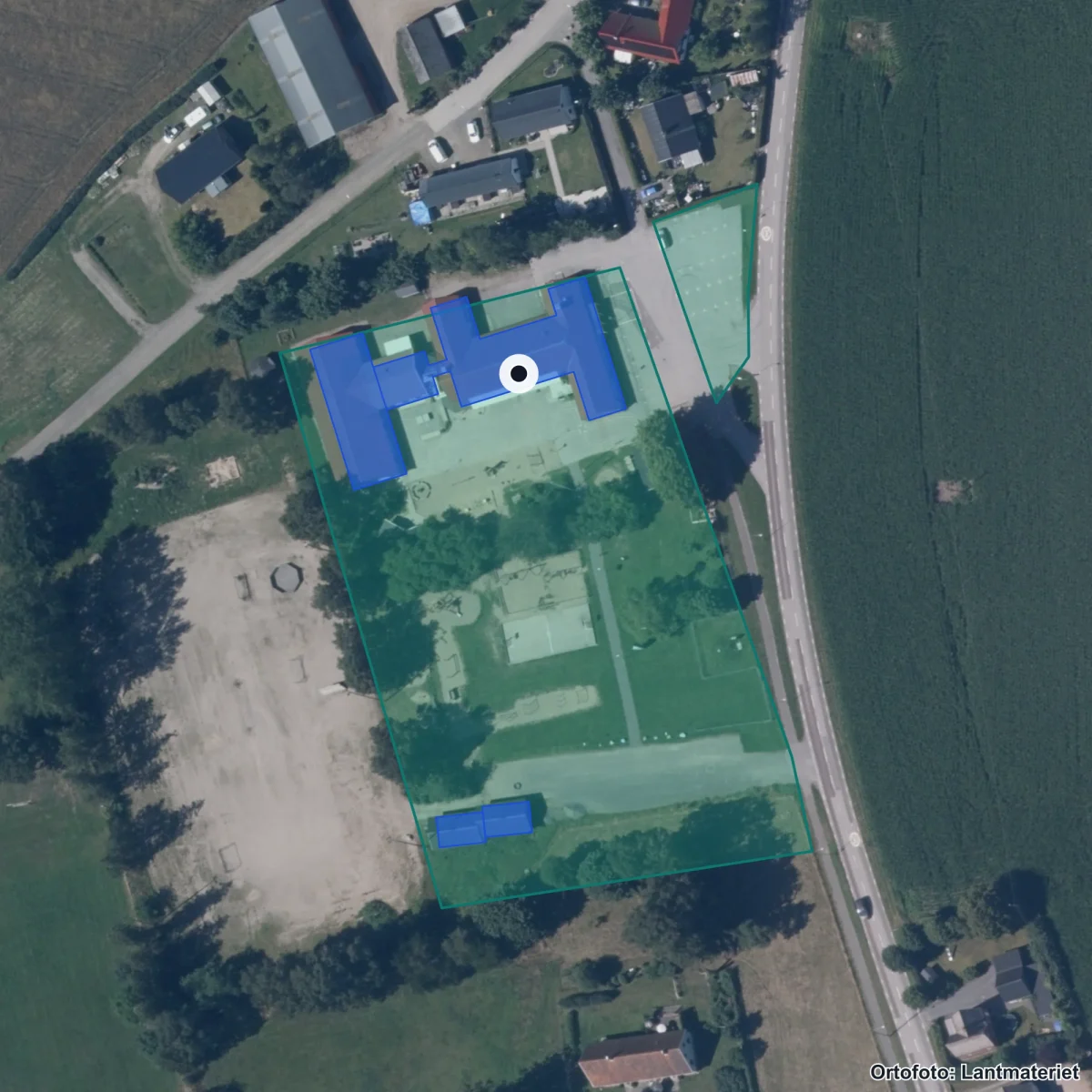 Flygbild över Tryde Friskola, ortofoto från Lantmäteriet