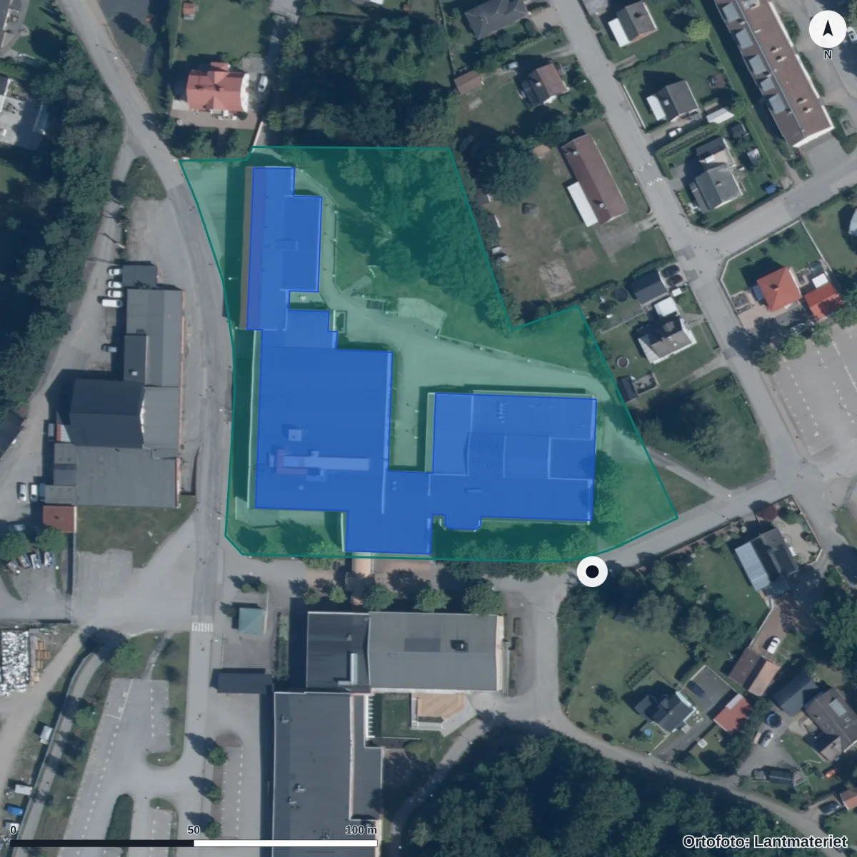 Flygbild över Klaragymnasiet med internat, ortofoto från Lantmäteriet
