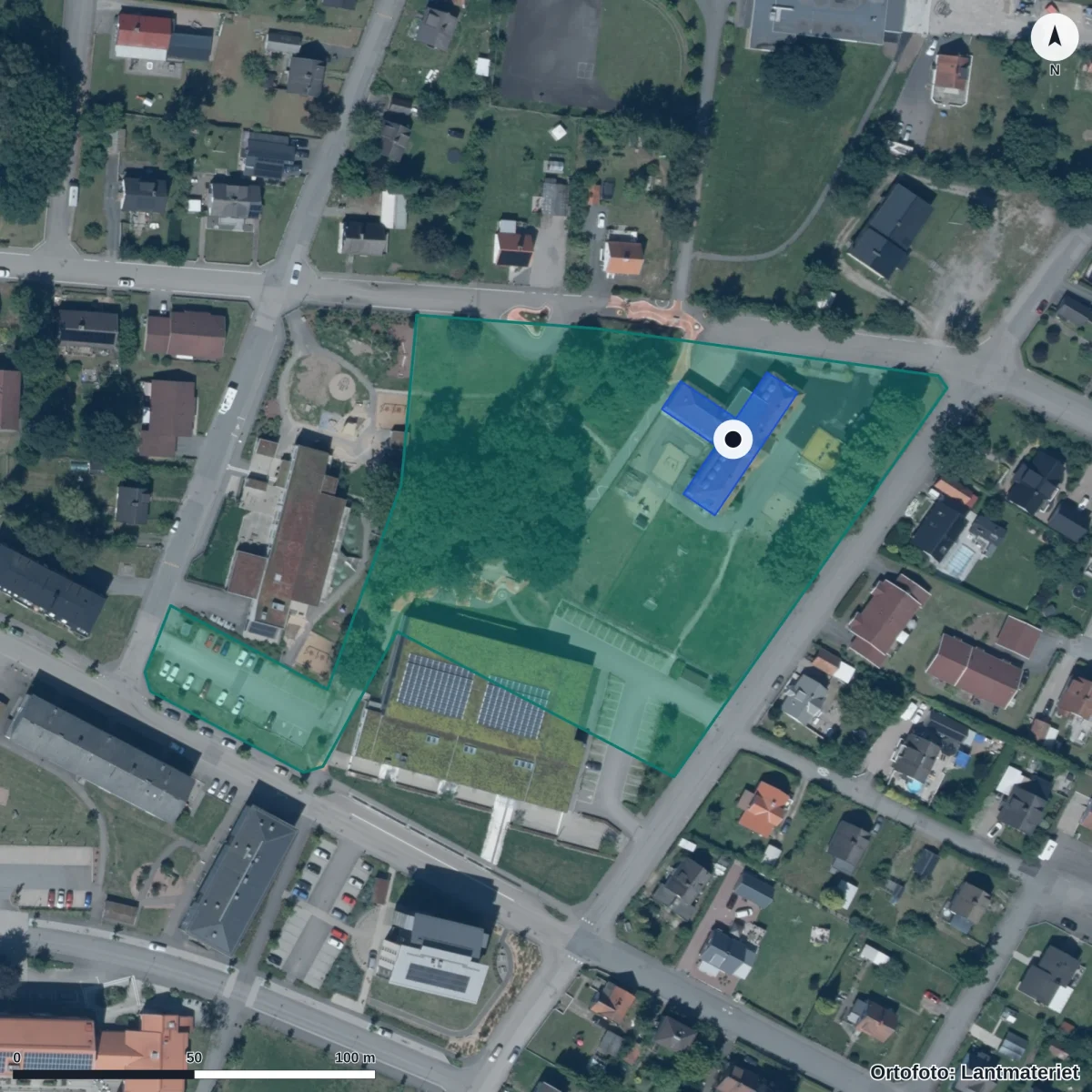 Flygbild över Vita skolan, ortofoto från Lantmäteriet