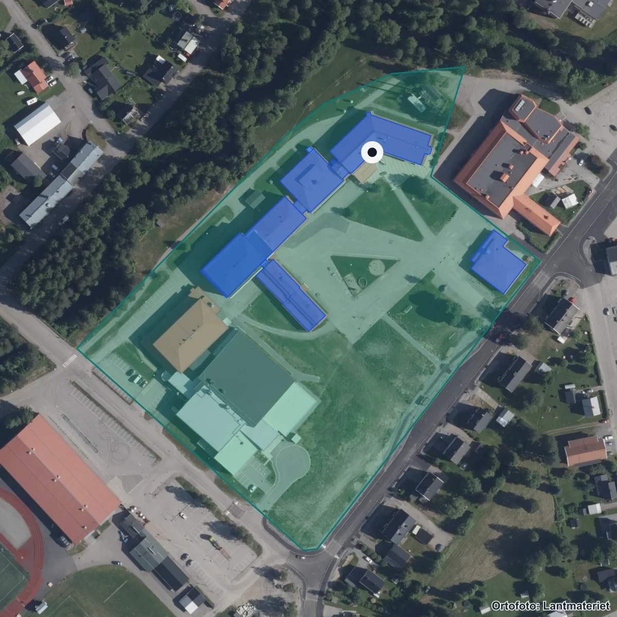 Flygbild över Älvsbyns gymnasium, ortofoto från Lantmäteriet