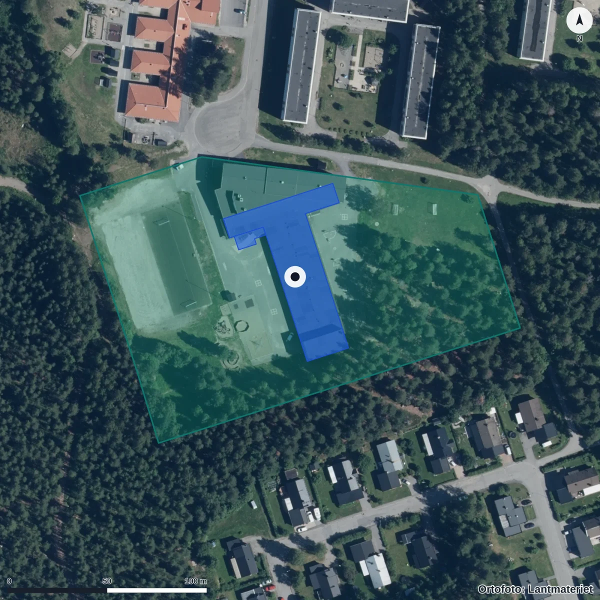 Flygbild över Forsdalaskolan, ortofoto från Lantmäteriet