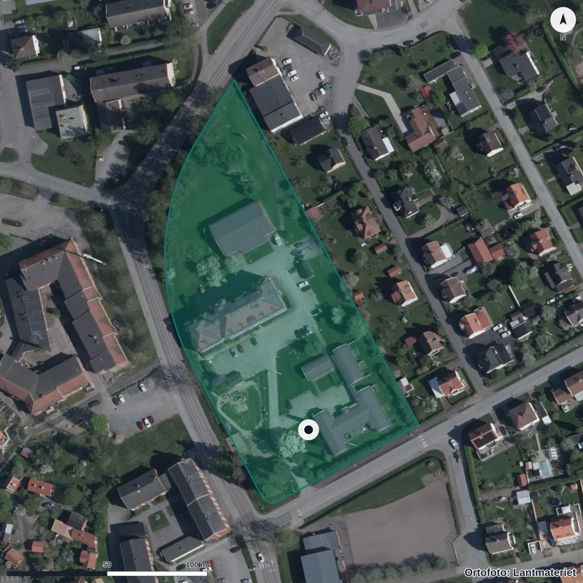 Flygbild över Anpassad grundskola, ortofoto från Lantmäteriet