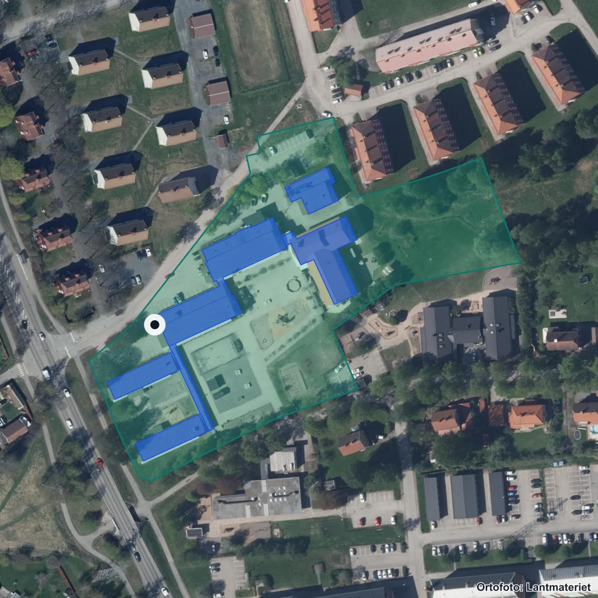 Flygbild över Forssaängskolan, ortofoto från Lantmäteriet