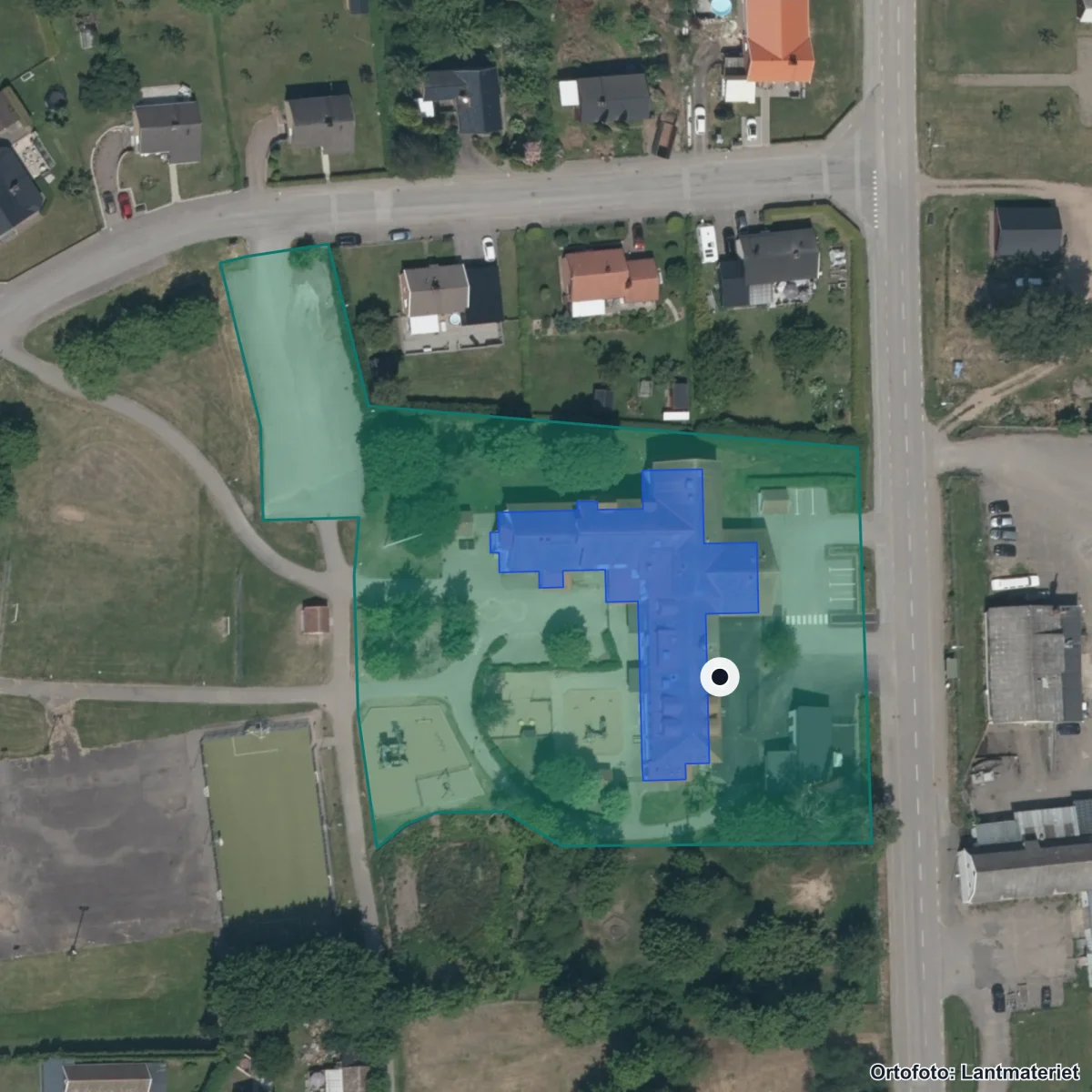 Flygbild över Fågelsta skola, ortofoto från Lantmäteriet