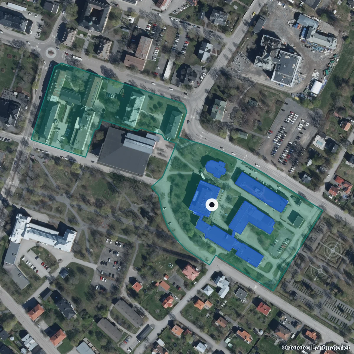 Flygbild över Hedda Wisingskolan, ortofoto från Lantmäteriet