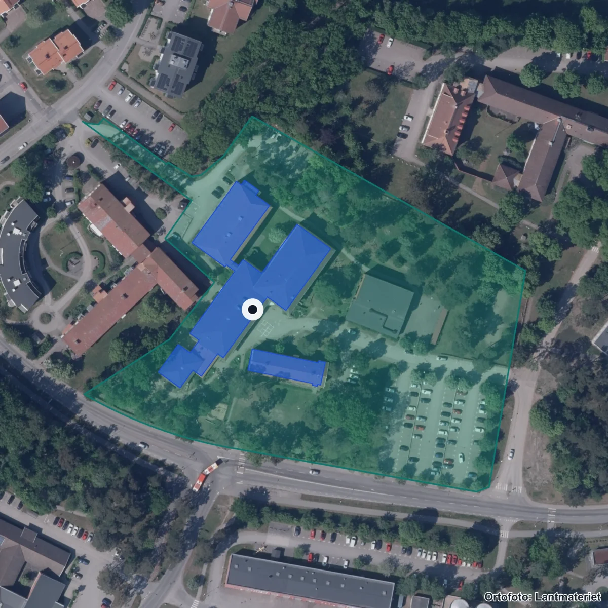 Flygbild över Kalmar waldorfskola, ortofoto från Lantmäteriet