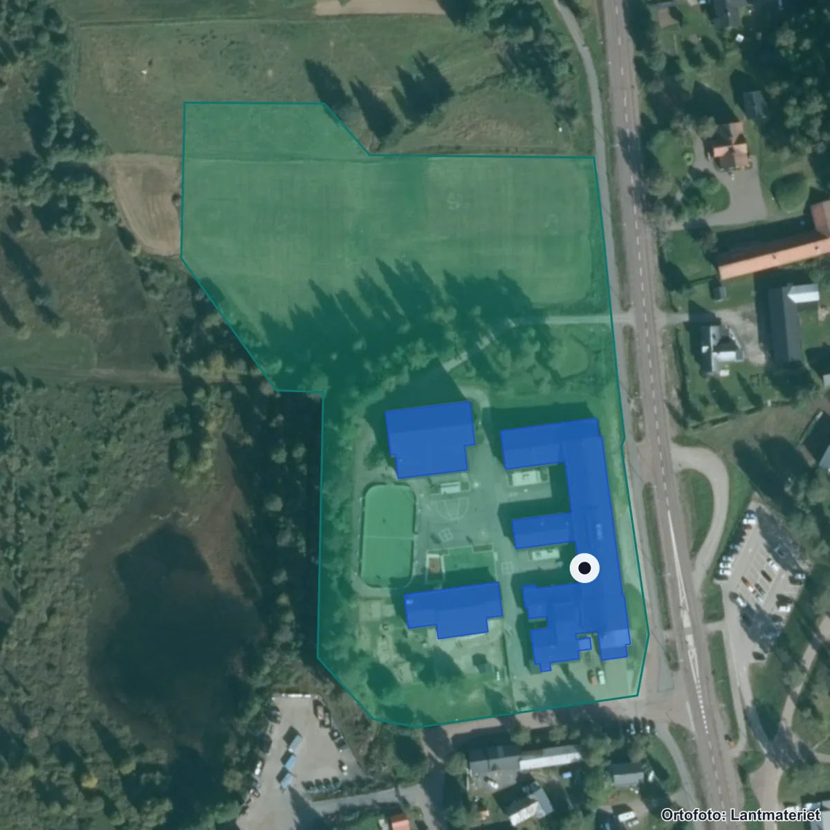 Flygbild över Ungärde skola, ortofoto från Lantmäteriet