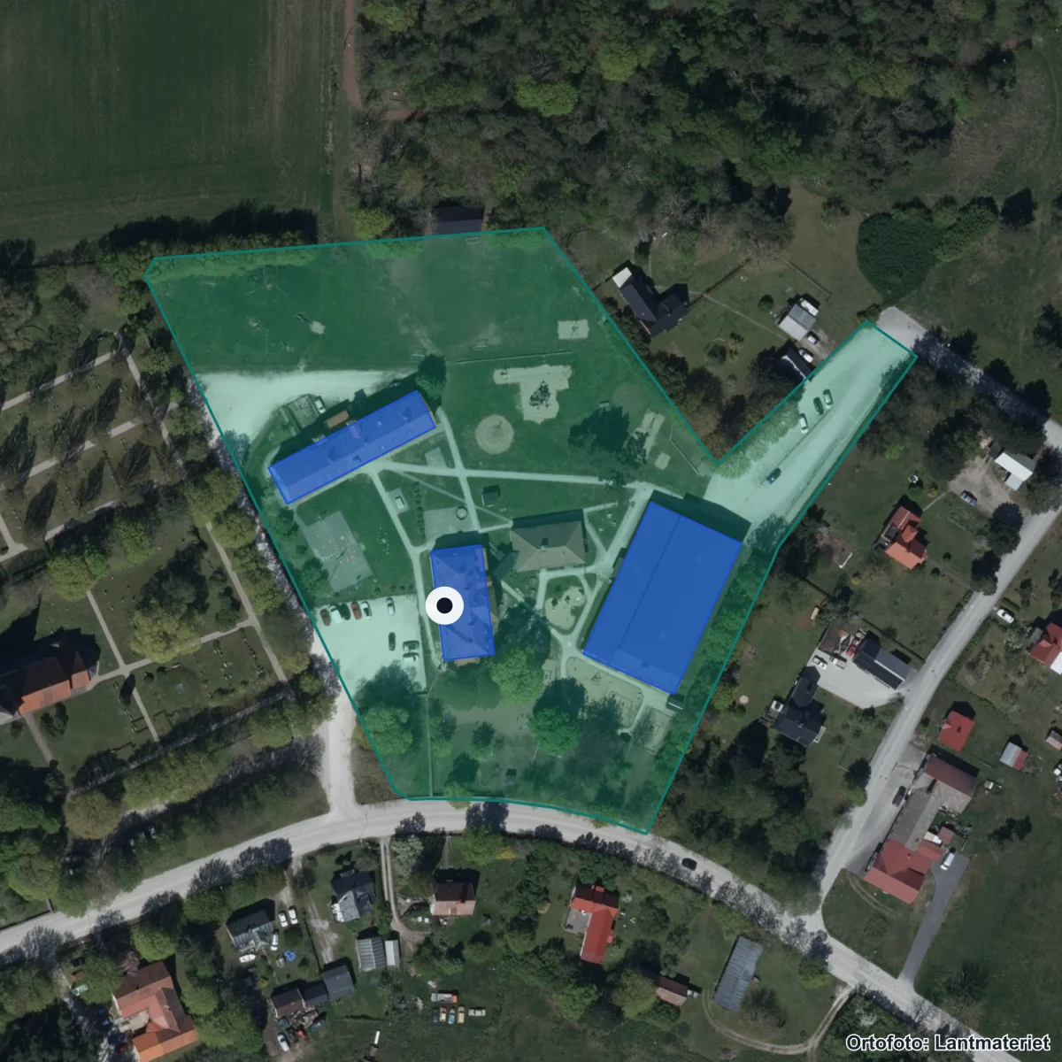 Flygbild över Havdhem skola, ortofoto från Lantmäteriet