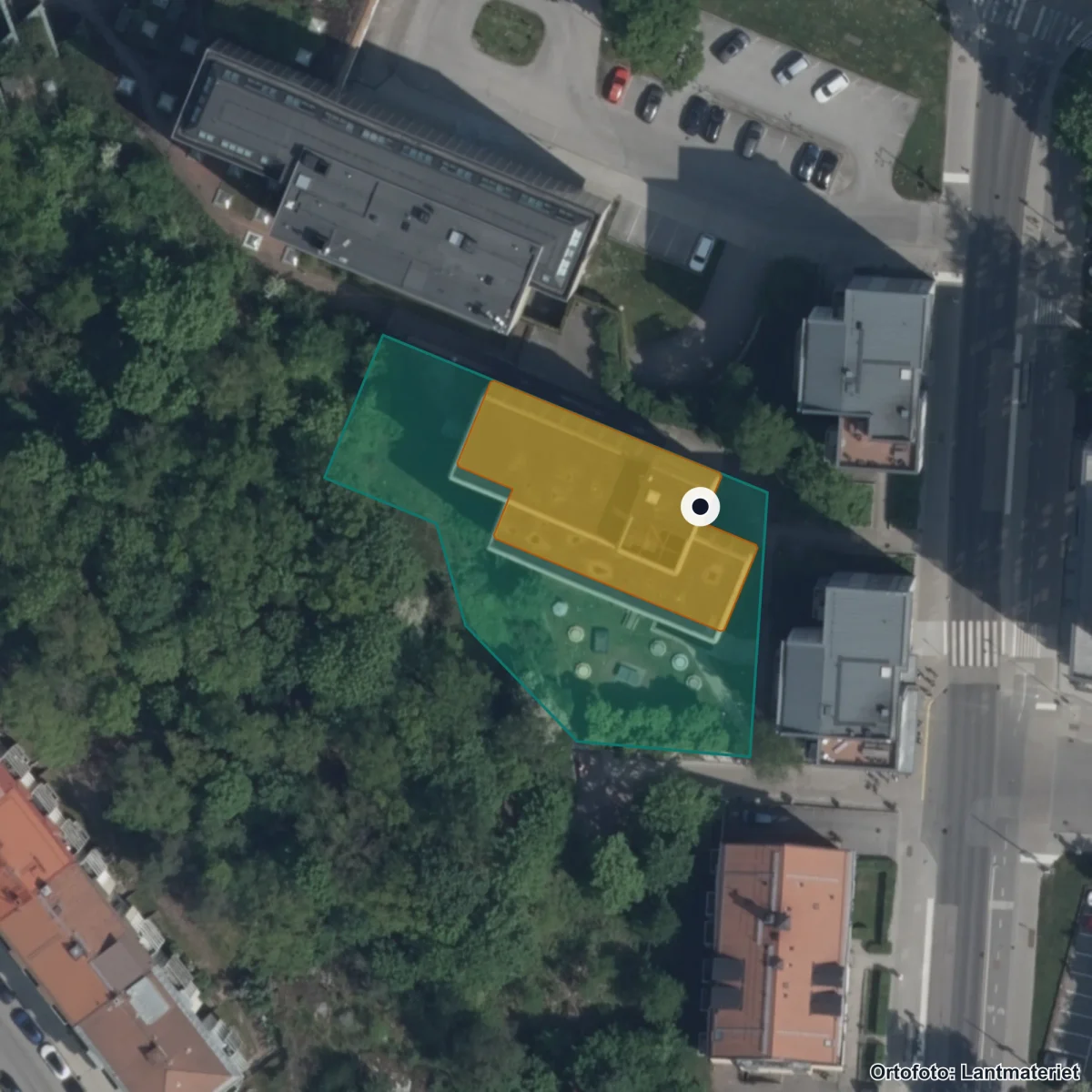 Flygbild över KLARA Teoretiska Gymnasium Stockholm Östra, ortofoto från Lantmäteriet