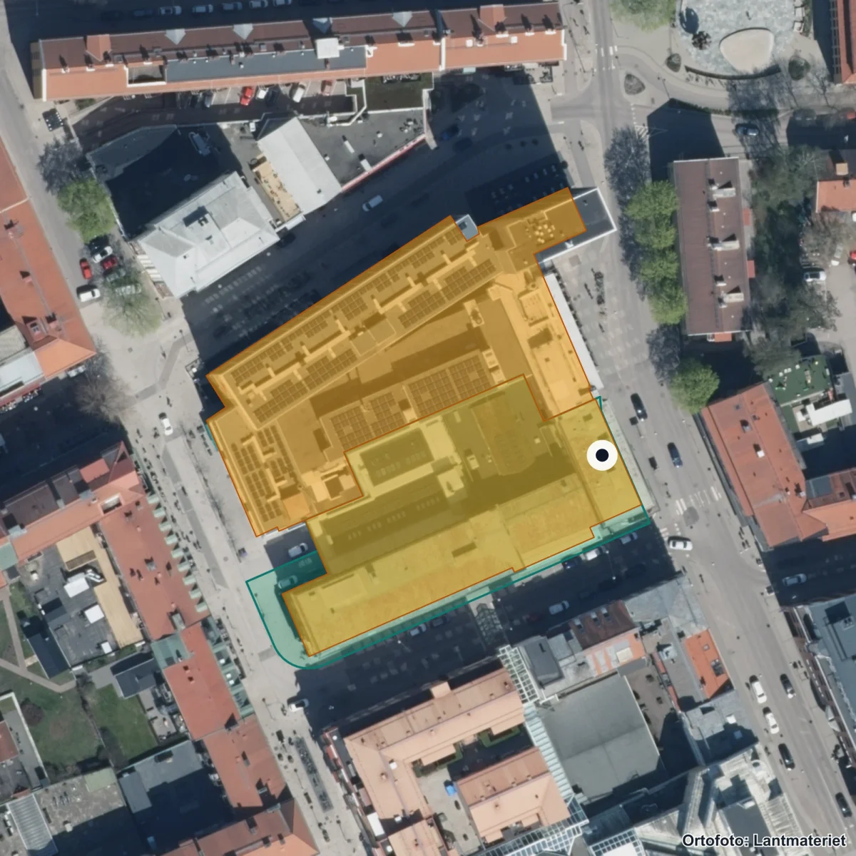 Flygbild över Affärsgymnasiet Västerås, ortofoto från Lantmäteriet