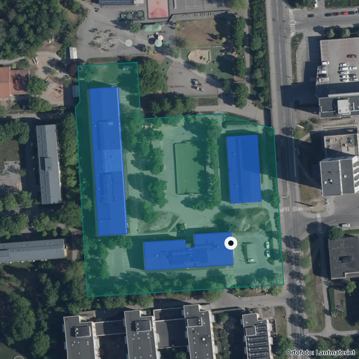 Flygbild över Söderholmsskolan, ortofoto från Lantmäteriet