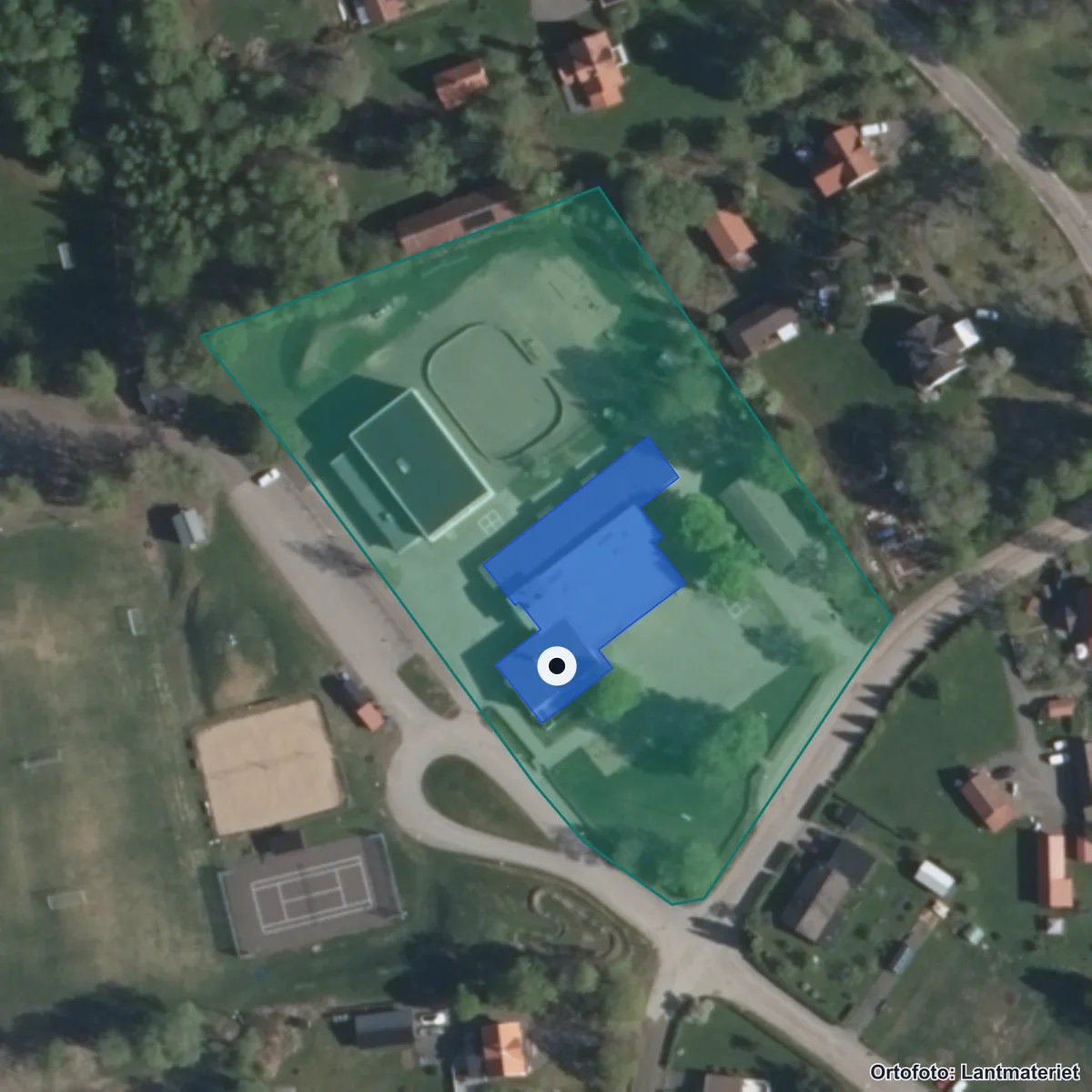Flygbild över Svensby skola, ortofoto från Lantmäteriet