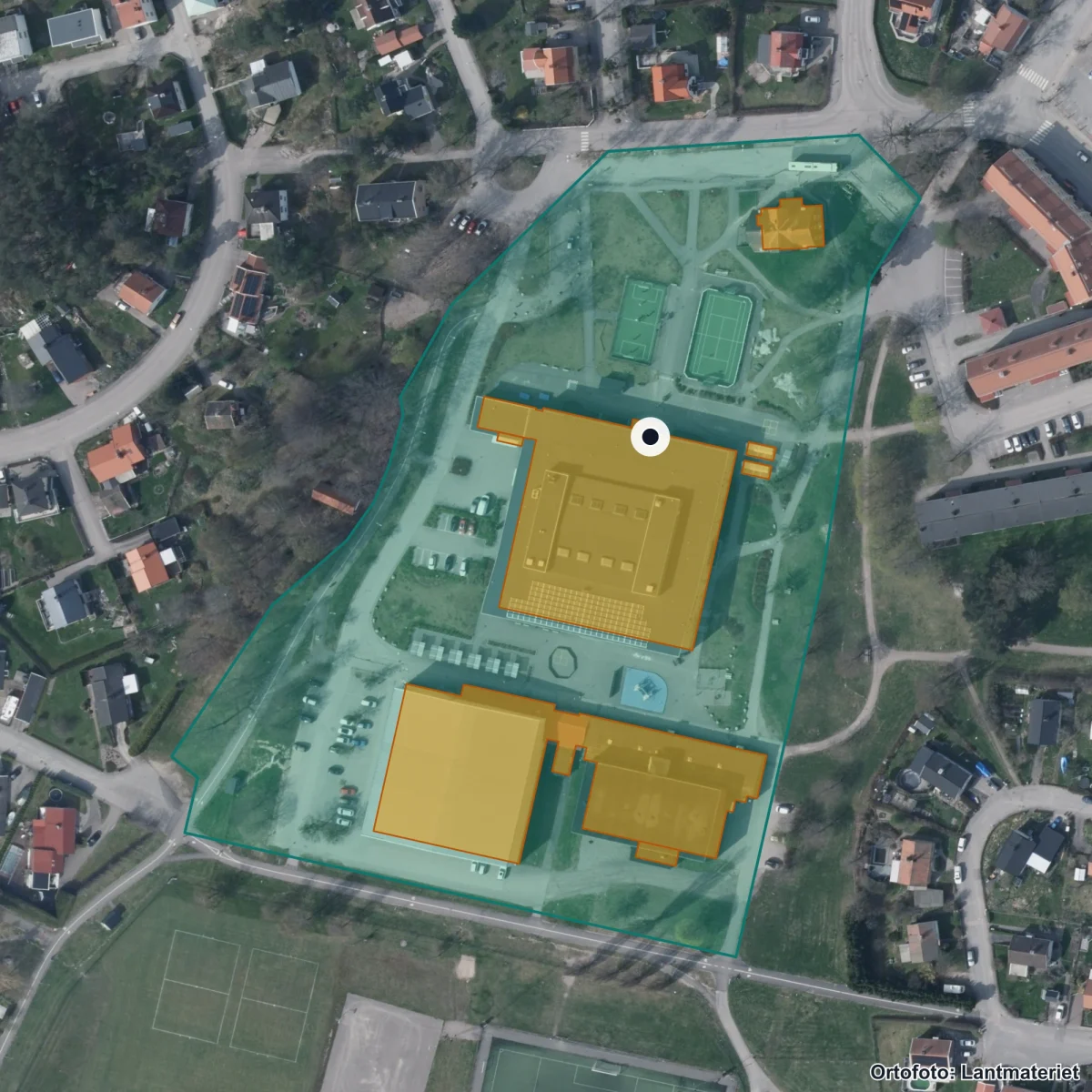 Flygbild över Kung Karls skola, ortofoto från Lantmäteriet