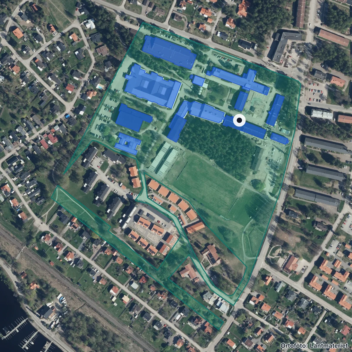 Flygbild över Anpassad grundskola Haraldsbo, ortofoto från Lantmäteriet