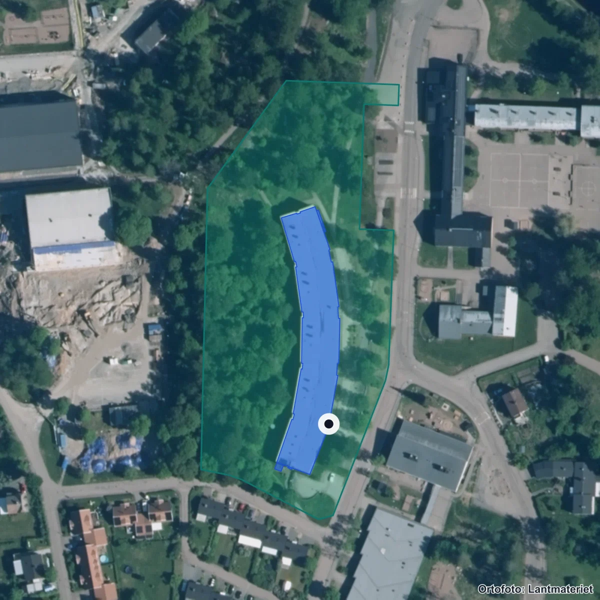 Flygbild över Spångbergsgymnasiet, ortofoto från Lantmäteriet