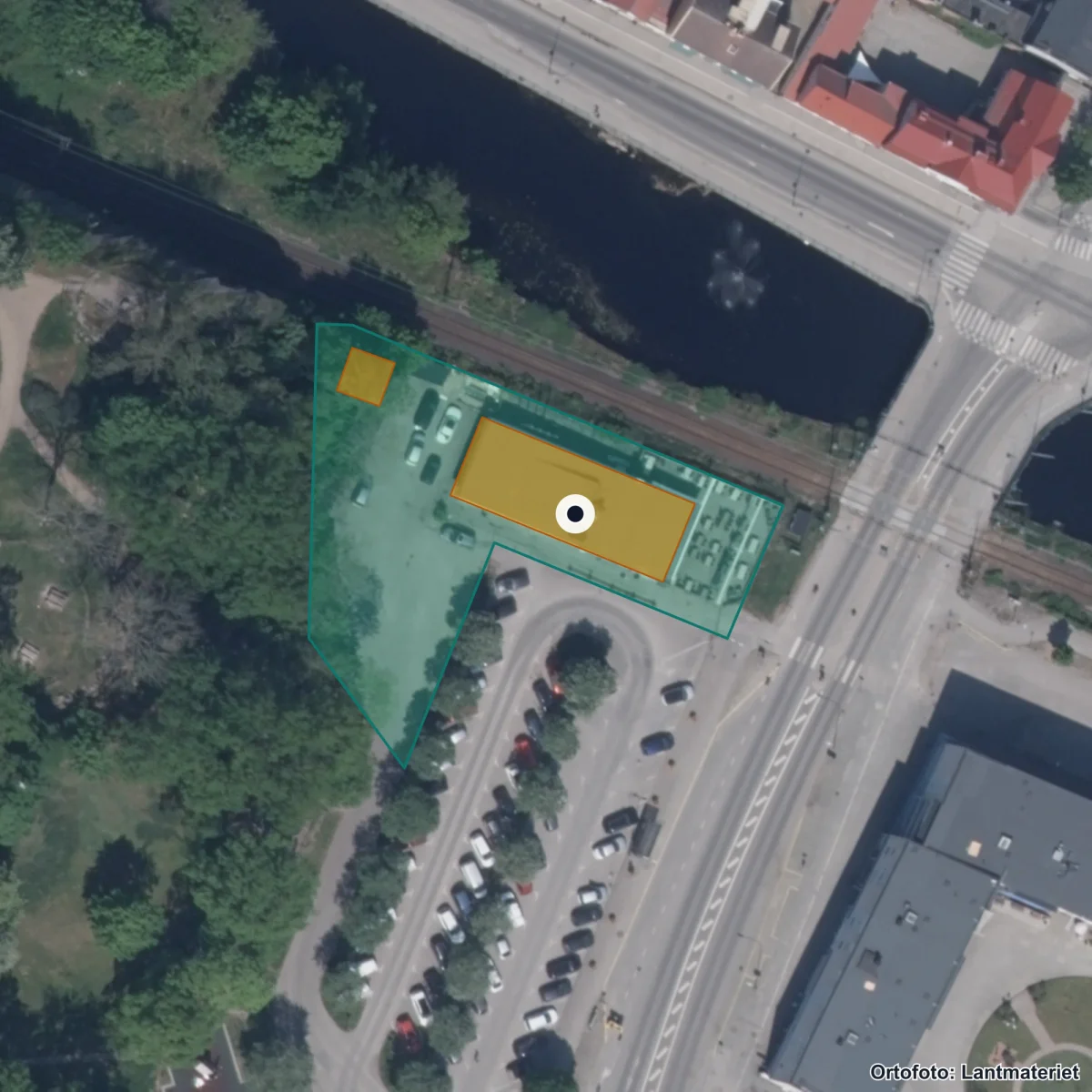 Flygbild över Snäckebacksskolan 4-6, ortofoto från Lantmäteriet