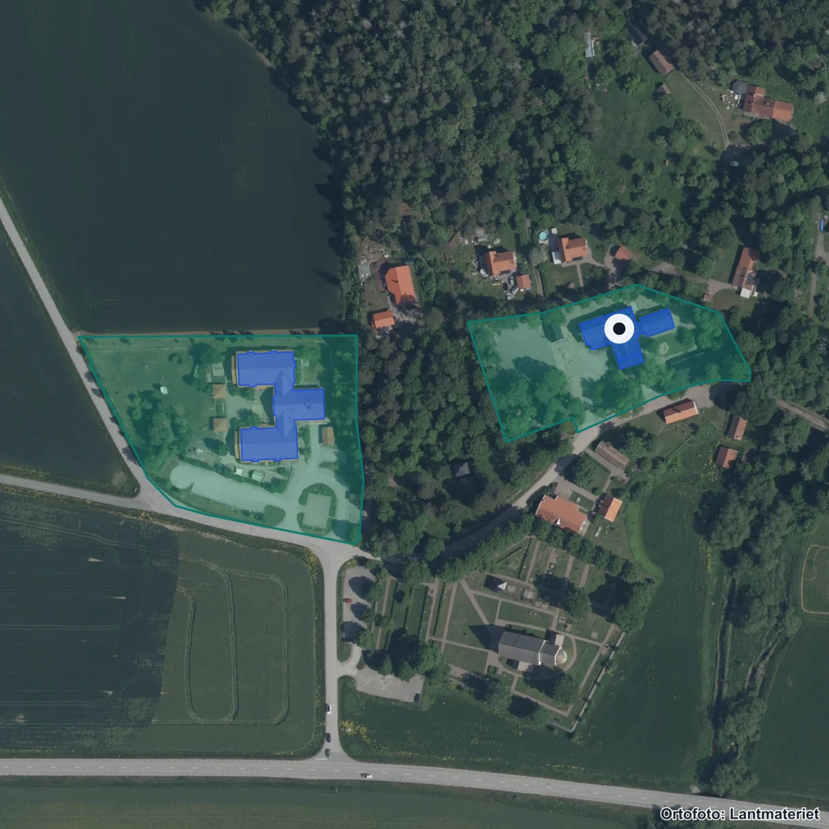 Flygbild över Funbo skola, ortofoto från Lantmäteriet