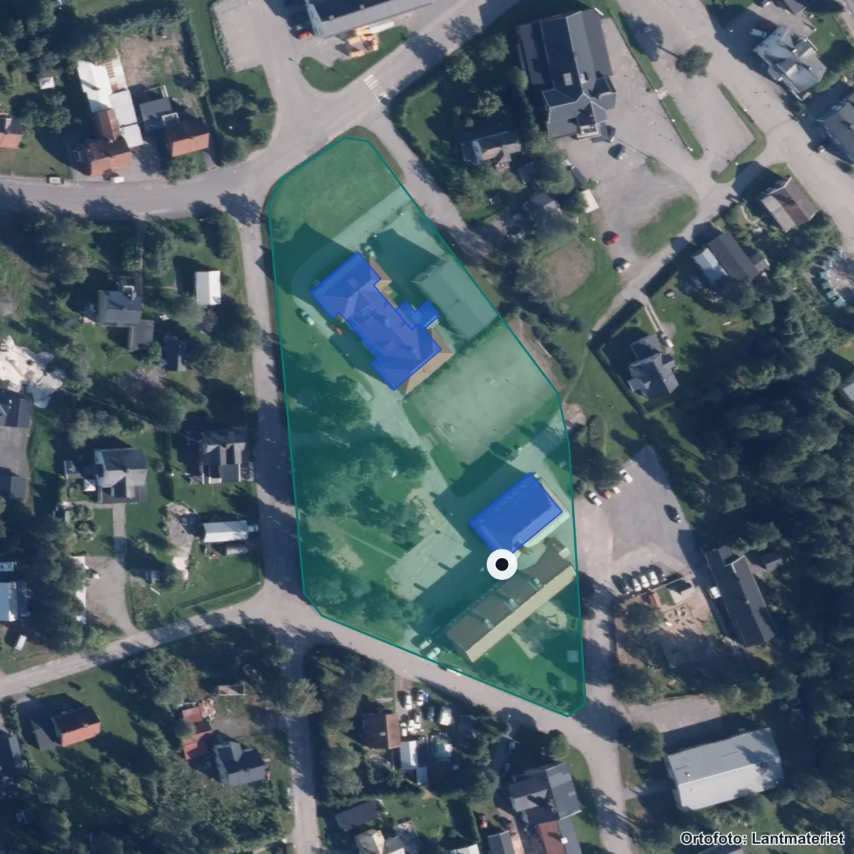 Flygbild över Nordmalings vuxenutbildning, ortofoto från Lantmäteriet