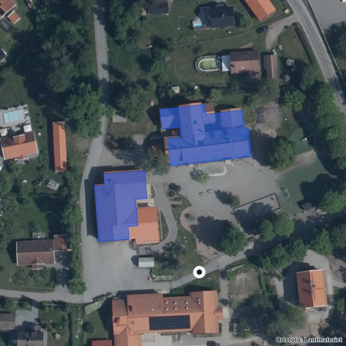 Flygbild över Odensala skola, ortofoto från Lantmäteriet