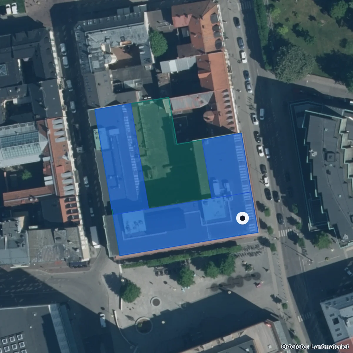 Flygbild över Johannes Hedberggymnasiet, ortofoto från Lantmäteriet