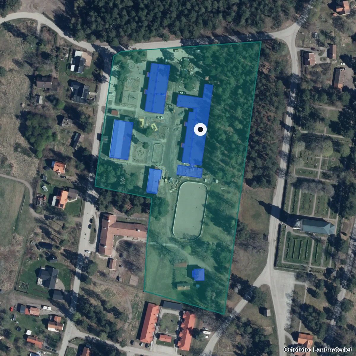 Flygbild över Årsunda Kyrkskola, ortofoto från Lantmäteriet