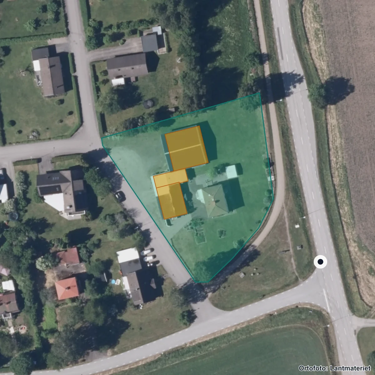 Flygbild över Tävelsås skola, ortofoto från Lantmäteriet