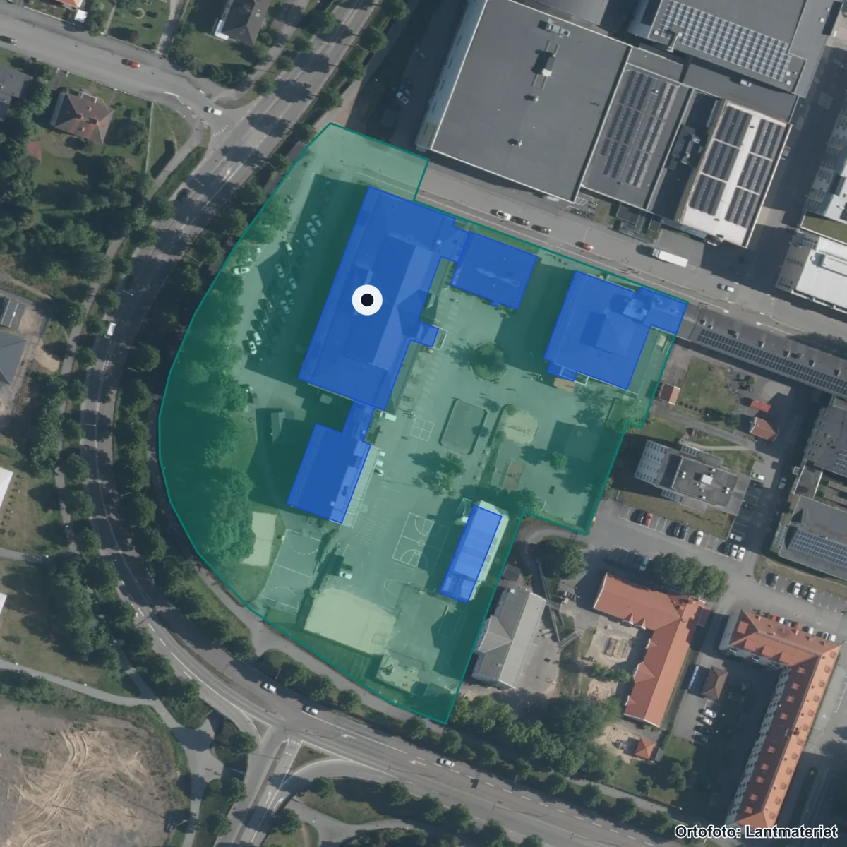 Flygbild över Junedalsskolan, ortofoto från Lantmäteriet