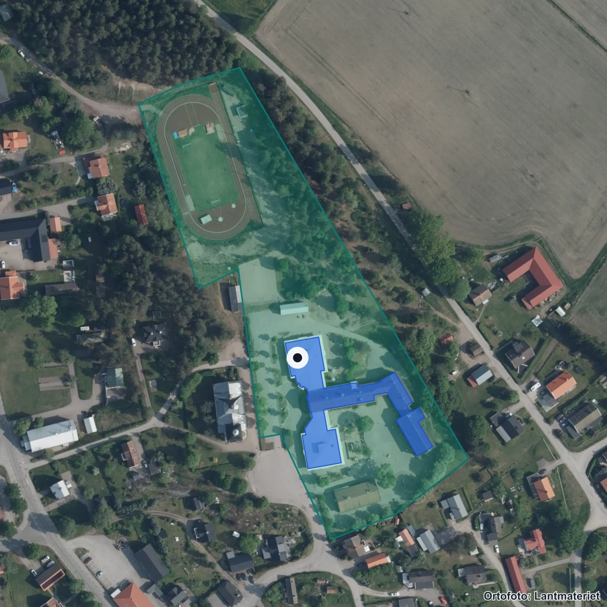 Flygbild över Hedesunda skola, ortofoto från Lantmäteriet