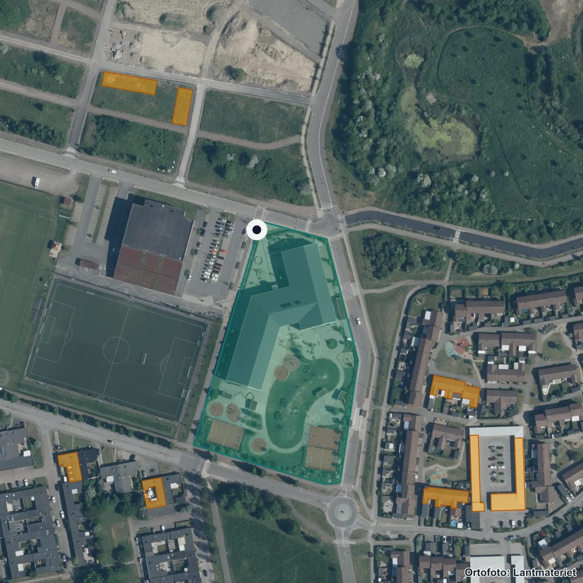 Flygbild över Internationella Engelska Skolan Landskrona, ortofoto från Lantmäteriet