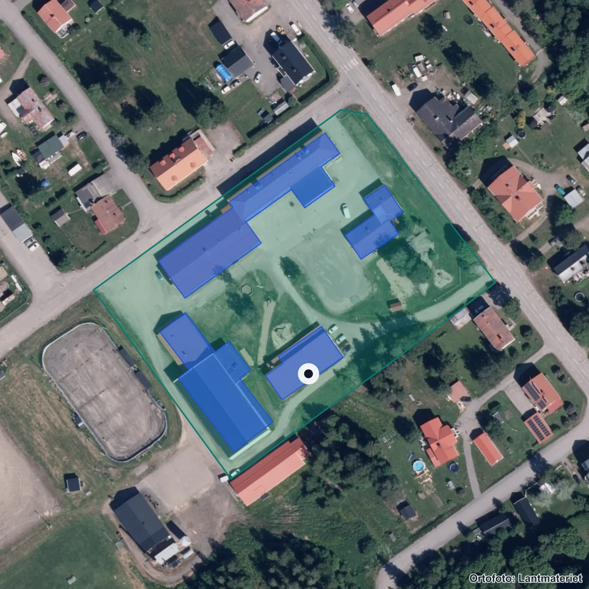 Flygbild över Nybyskolan, ortofoto från Lantmäteriet
