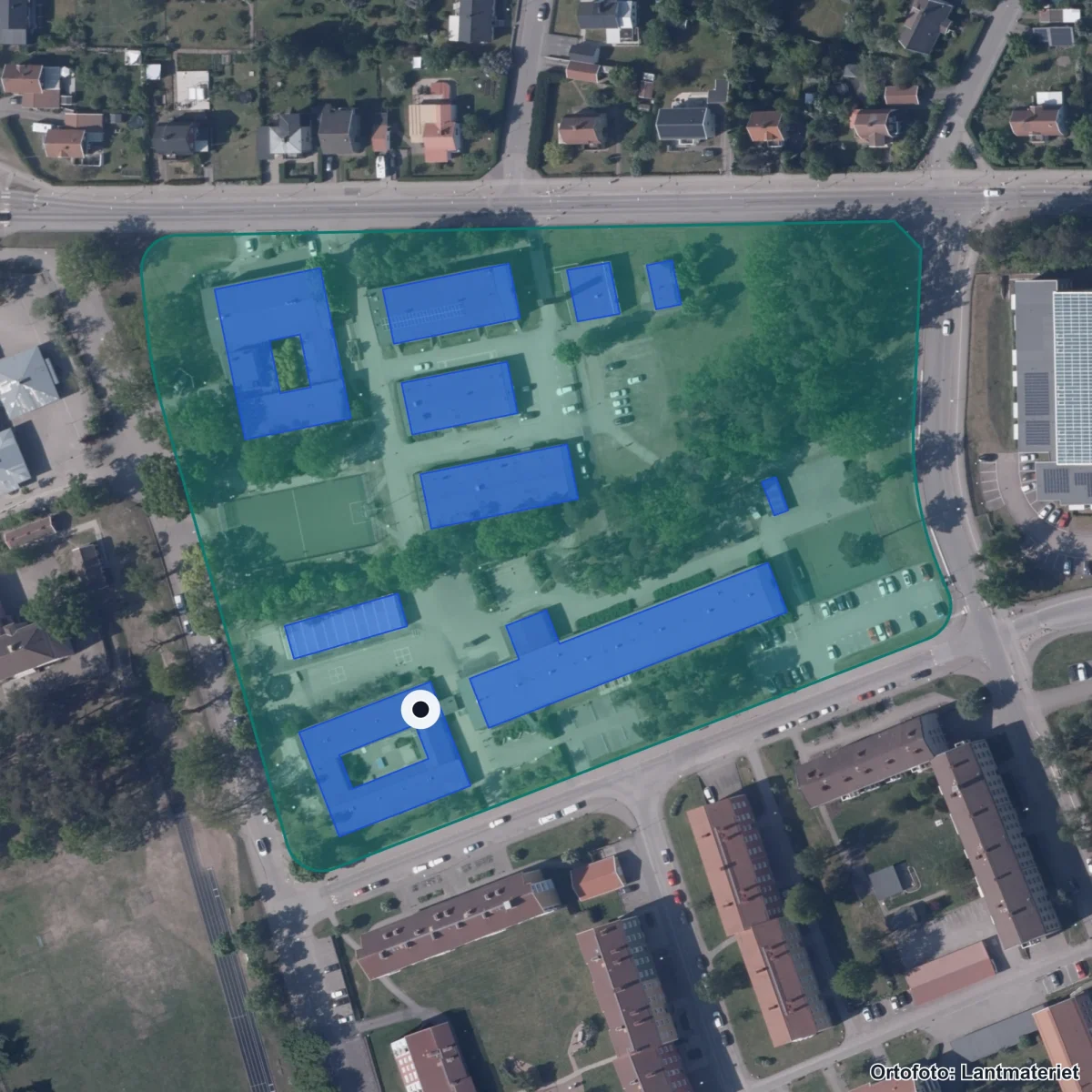 Flygbild över Funkaboskolan, ortofoto från Lantmäteriet