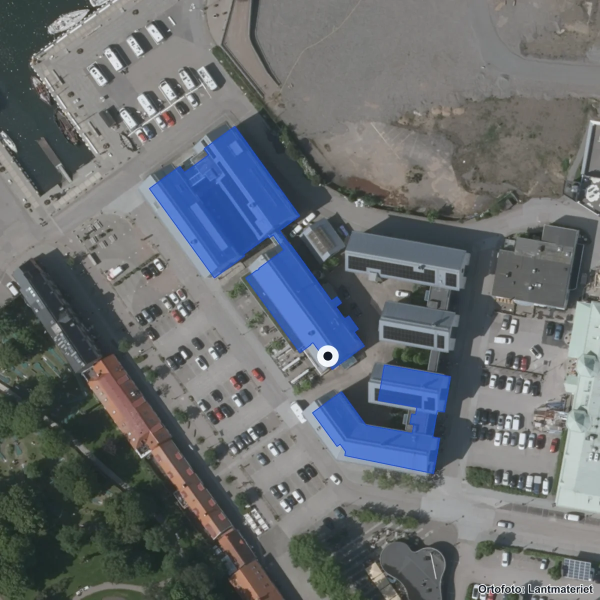 Flygbild över Vuxenutbildningen Varbergs kommun, ortofoto från Lantmäteriet
