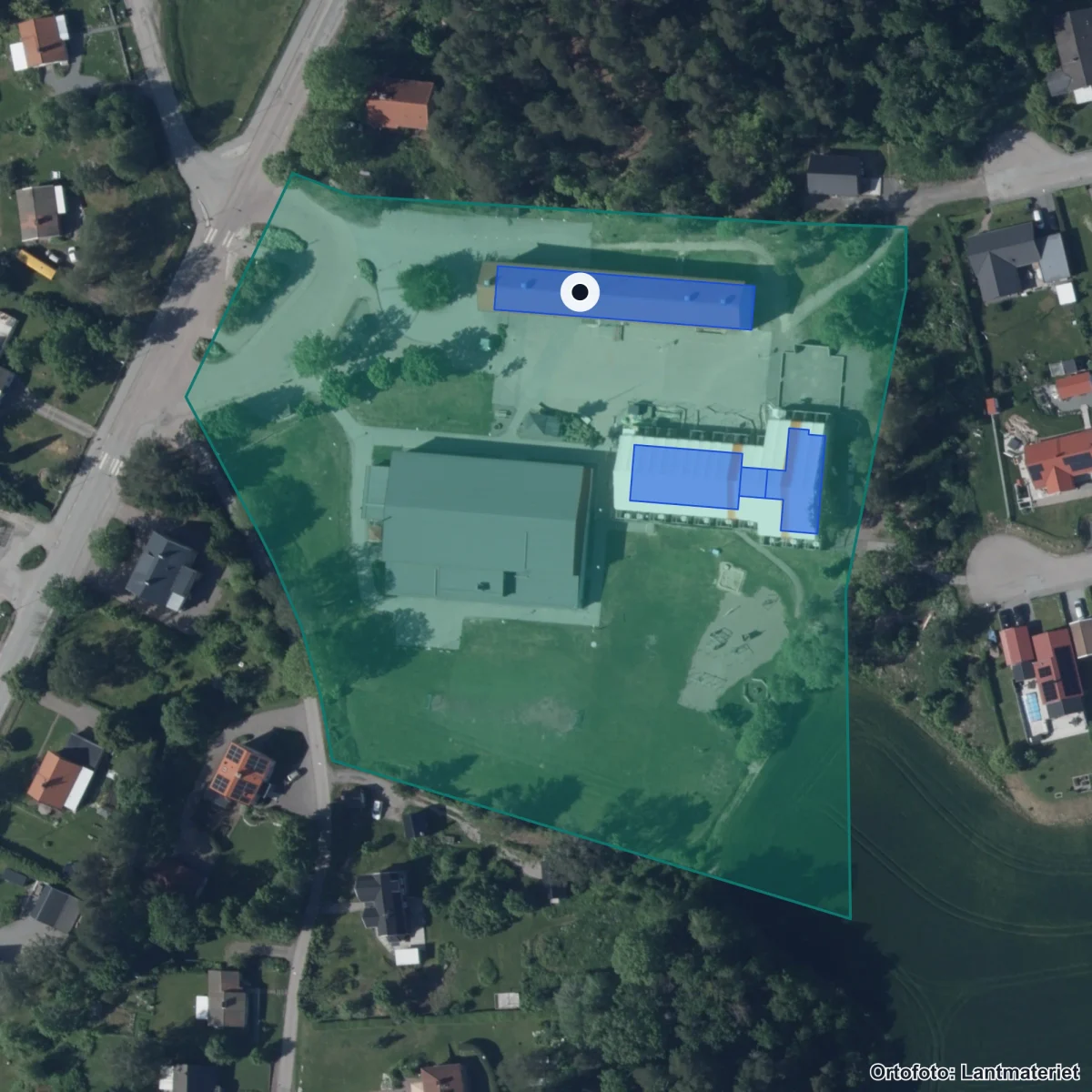 Flygbild över Knutby skola, ortofoto från Lantmäteriet