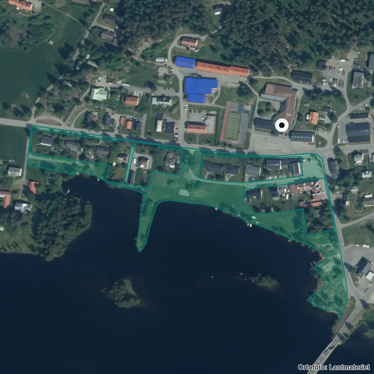 Flygbild över Hansåkerskolan, ortofoto från Lantmäteriet