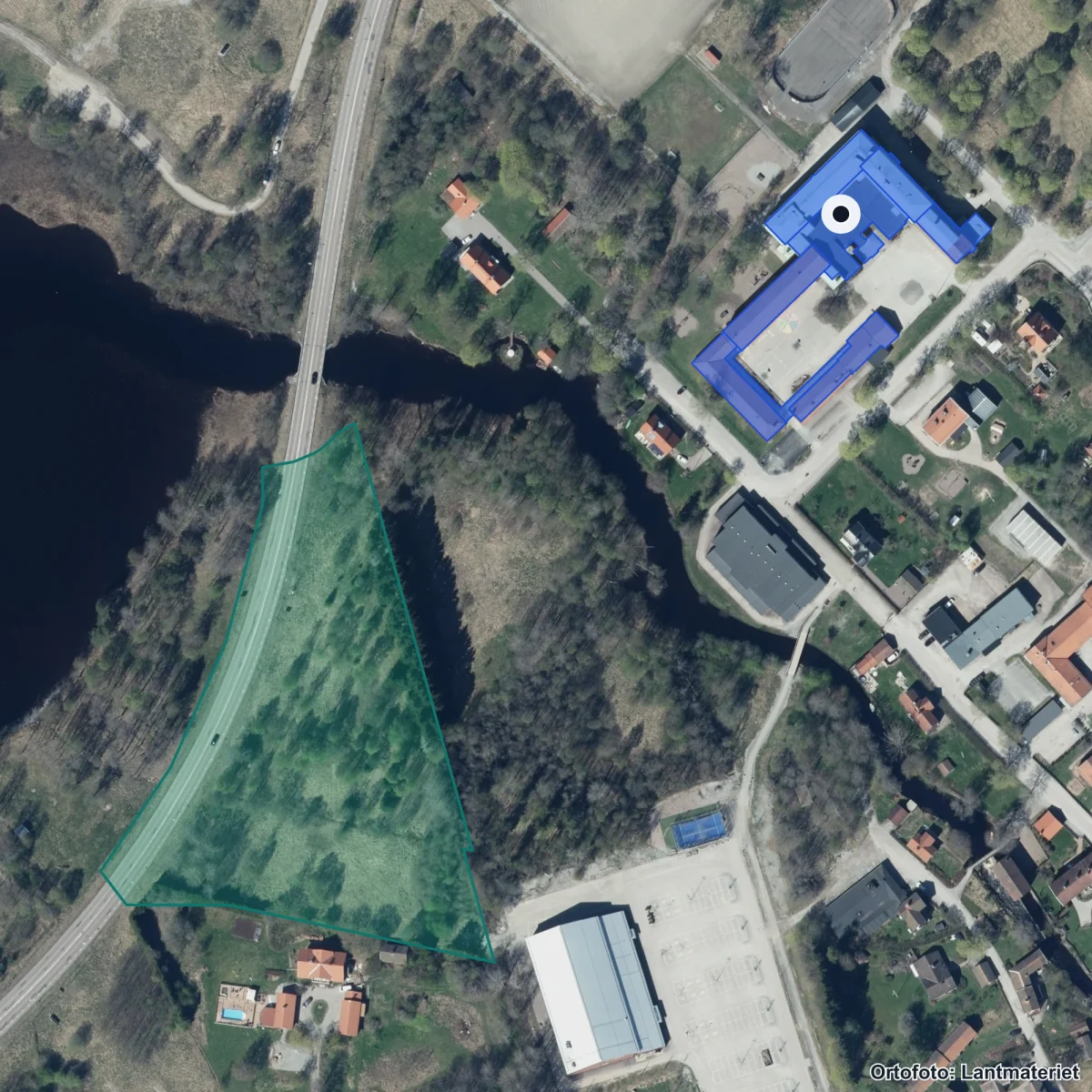 Flygbild över Engelbrektsskolan 4-9, ortofoto från Lantmäteriet