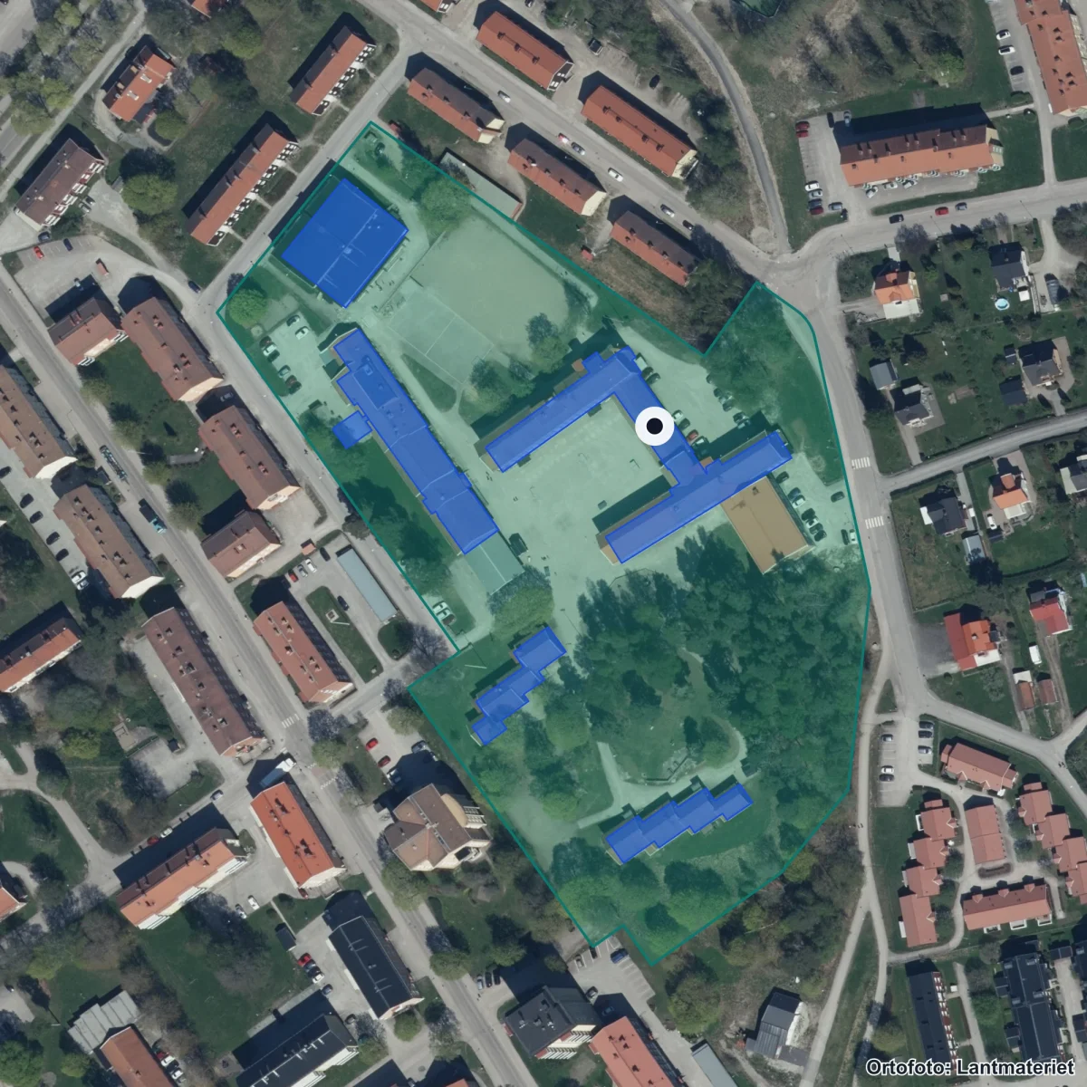 Flygbild över Alfaskolan, ortofoto från Lantmäteriet