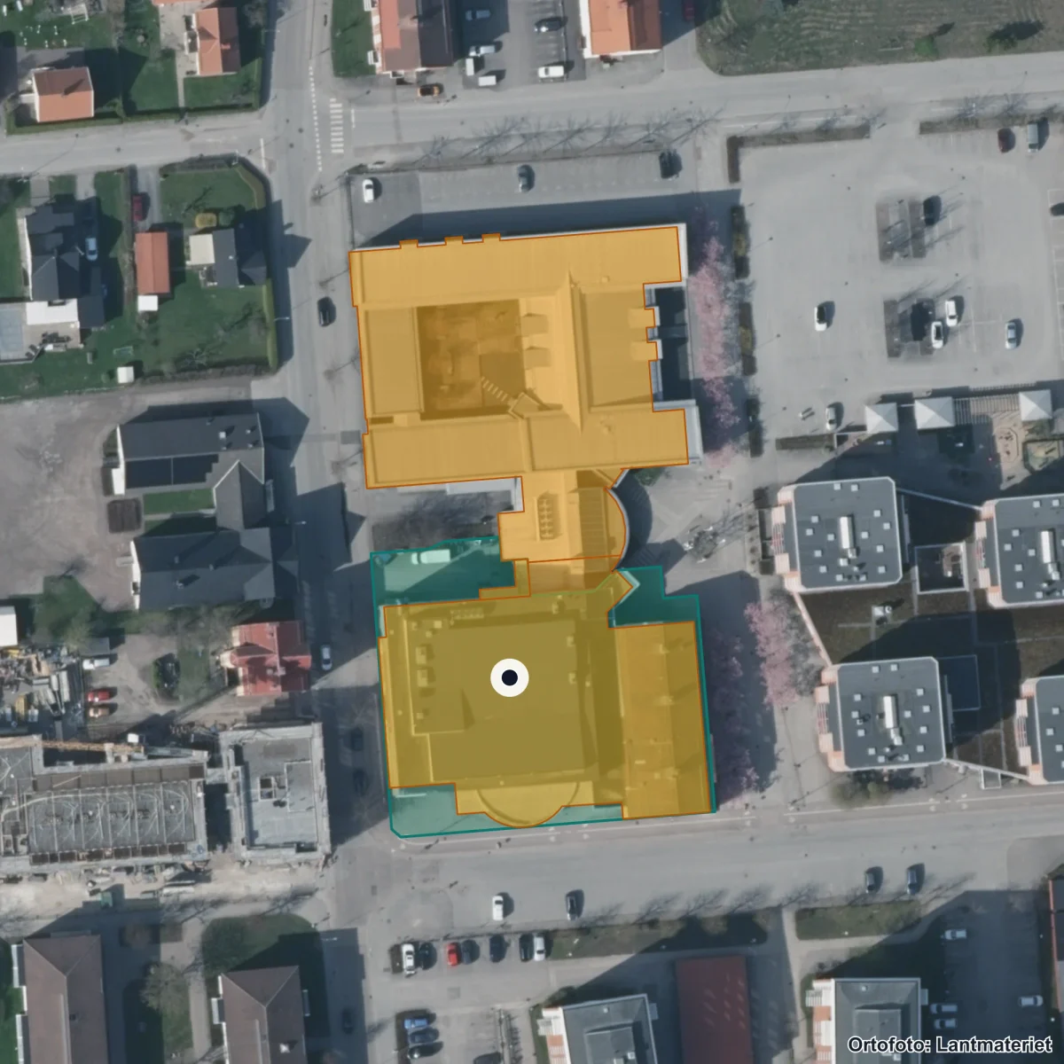 Flygbild över Kumla gymnasium, ortofoto från Lantmäteriet