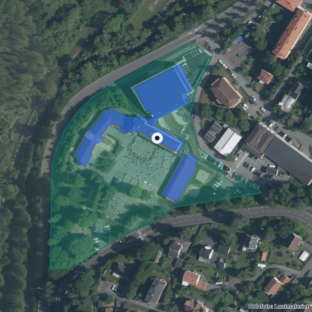 Flygbild över Slättenskolan, ortofoto från Lantmäteriet