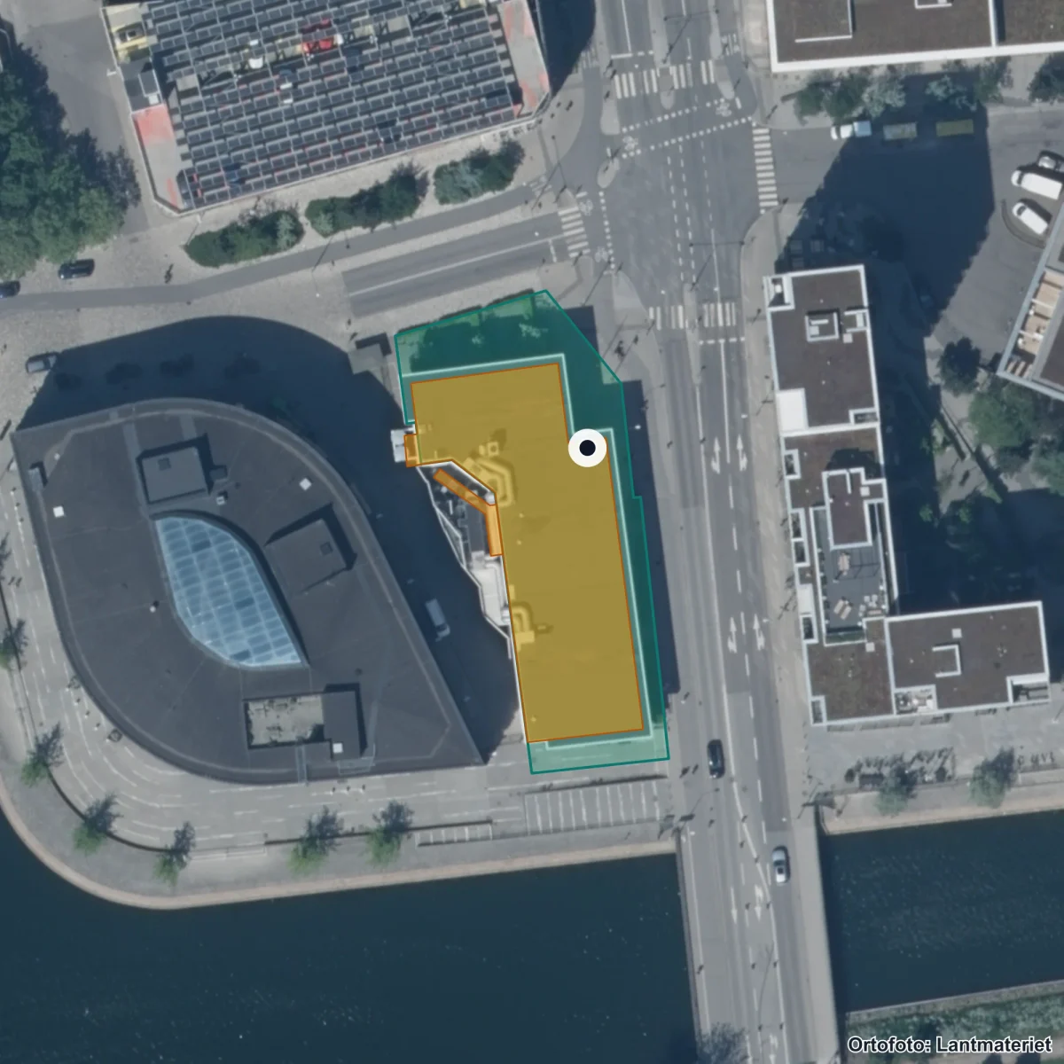 Flygbild över KLARA Teoretiska Gymnasium Malmö, ortofoto från Lantmäteriet