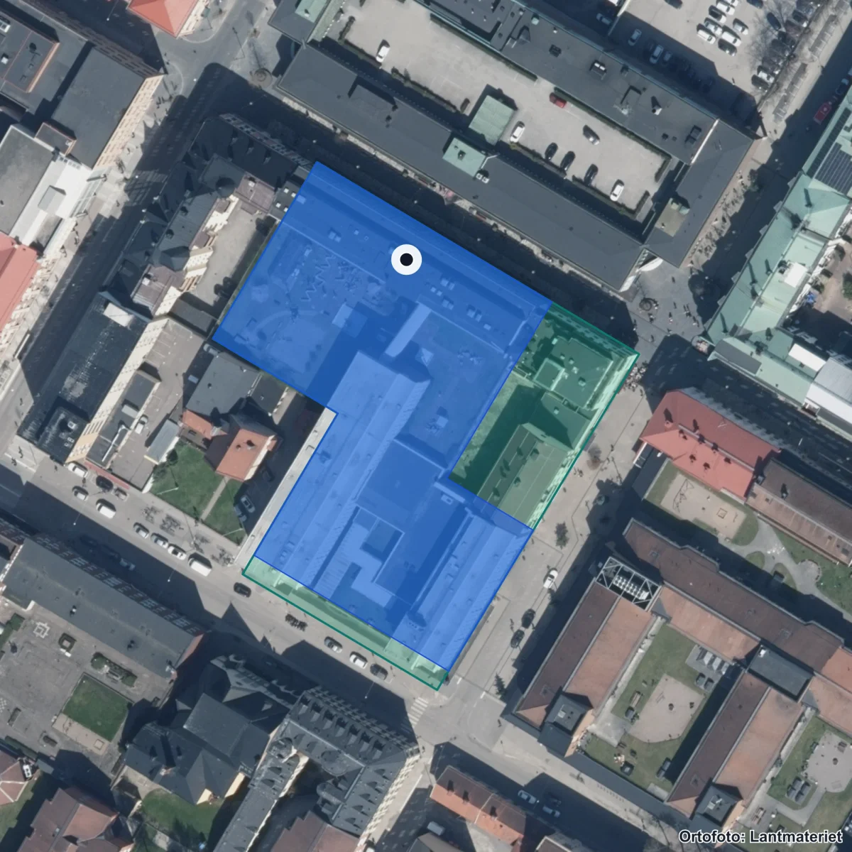 Flygbild över Grillska Gymnasiet Eskilstuna, ortofoto från Lantmäteriet