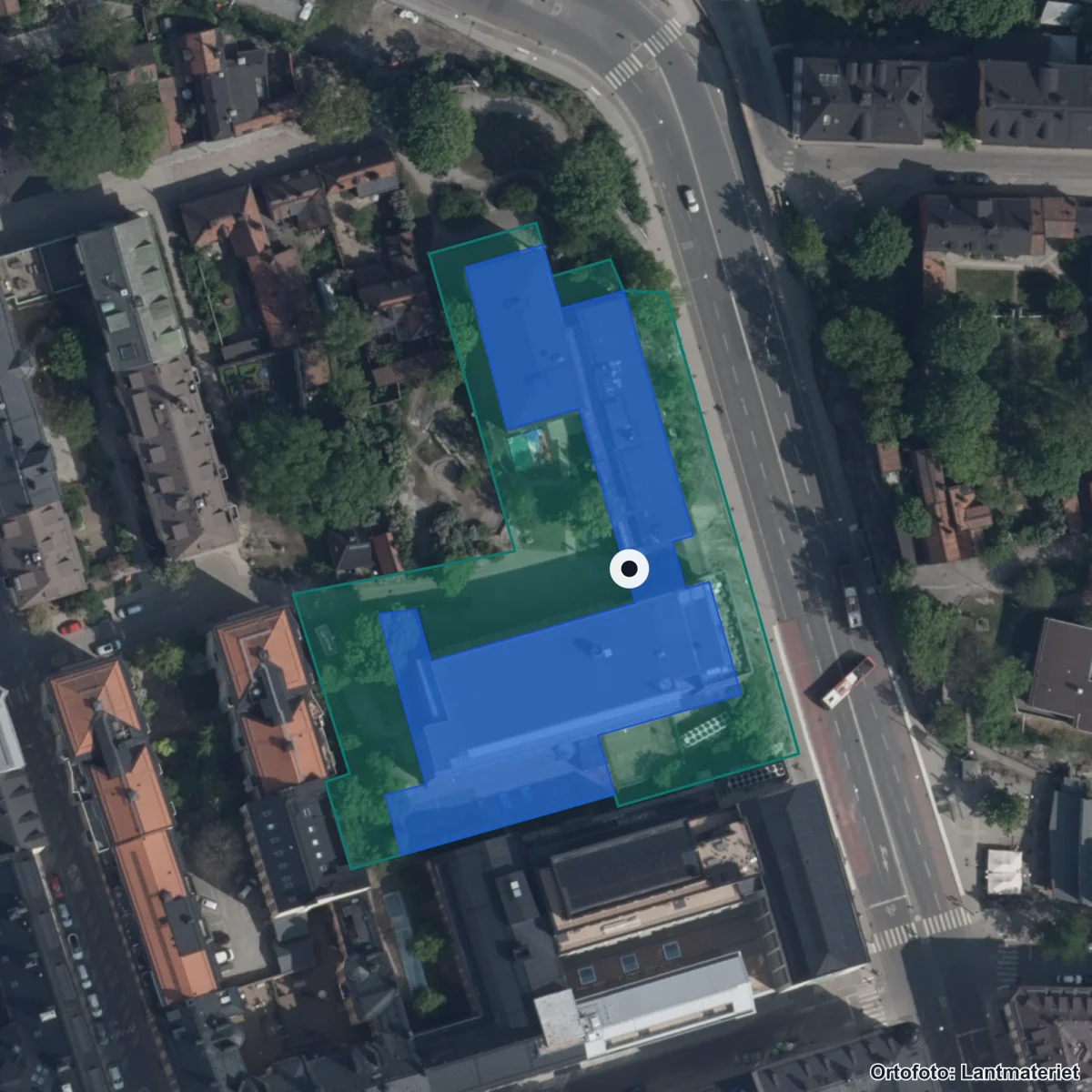 Flygbild över Sjölins Gymnasium Södermalm, ortofoto från Lantmäteriet