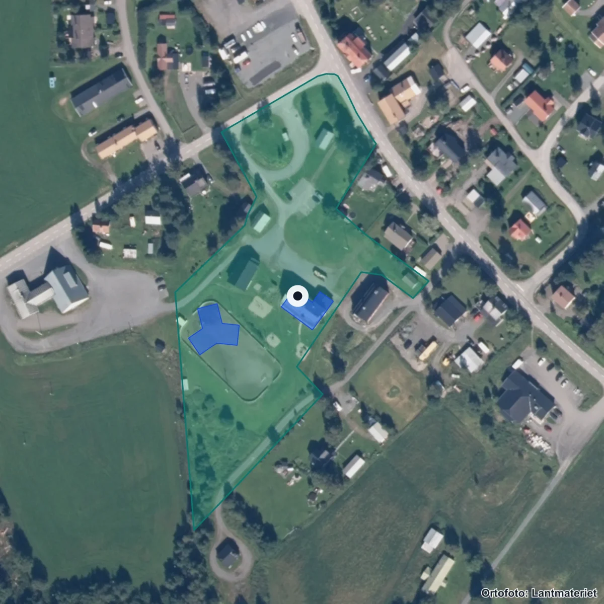 Flygbild över Kaxås skola, ortofoto från Lantmäteriet