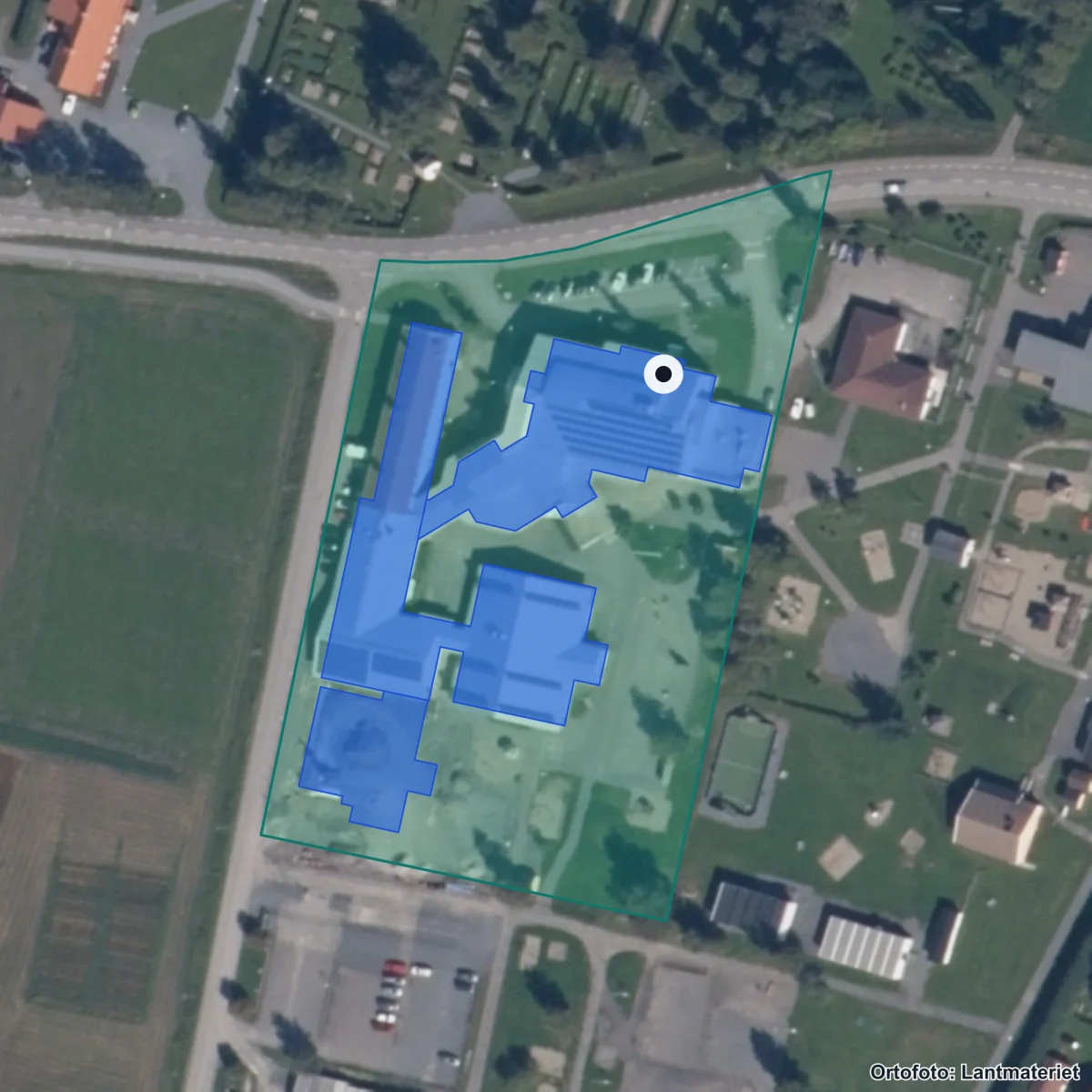 Flygbild över Ås skola, ortofoto från Lantmäteriet