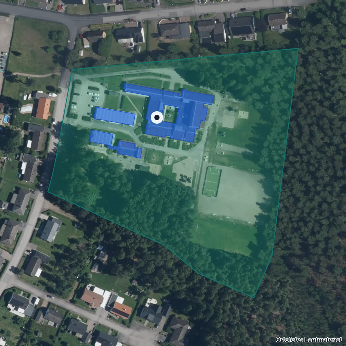 Flygbild över Timsfors skola, ortofoto från Lantmäteriet