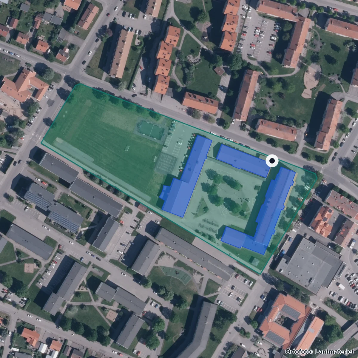 Flygbild över Fredriksdalskolan, ortofoto från Lantmäteriet