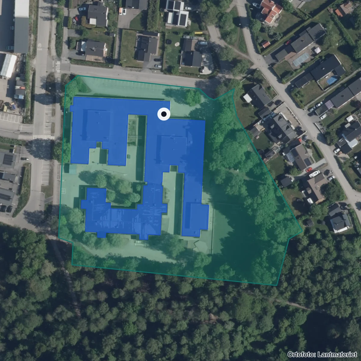 Flygbild över Kassmyraskolan, ortofoto från Lantmäteriet