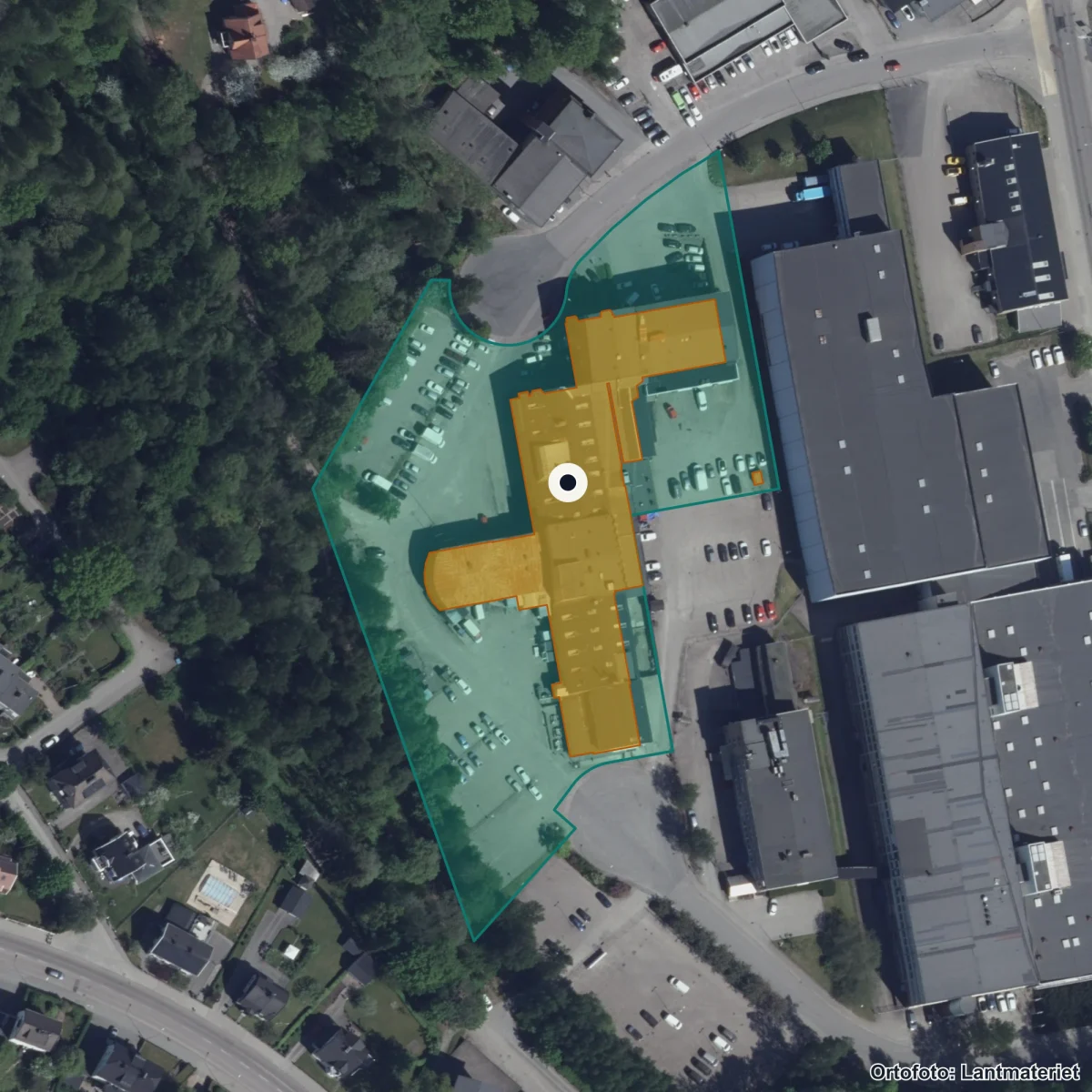 Flygbild över Praktiska Gymnasiet Borås, ortofoto från Lantmäteriet