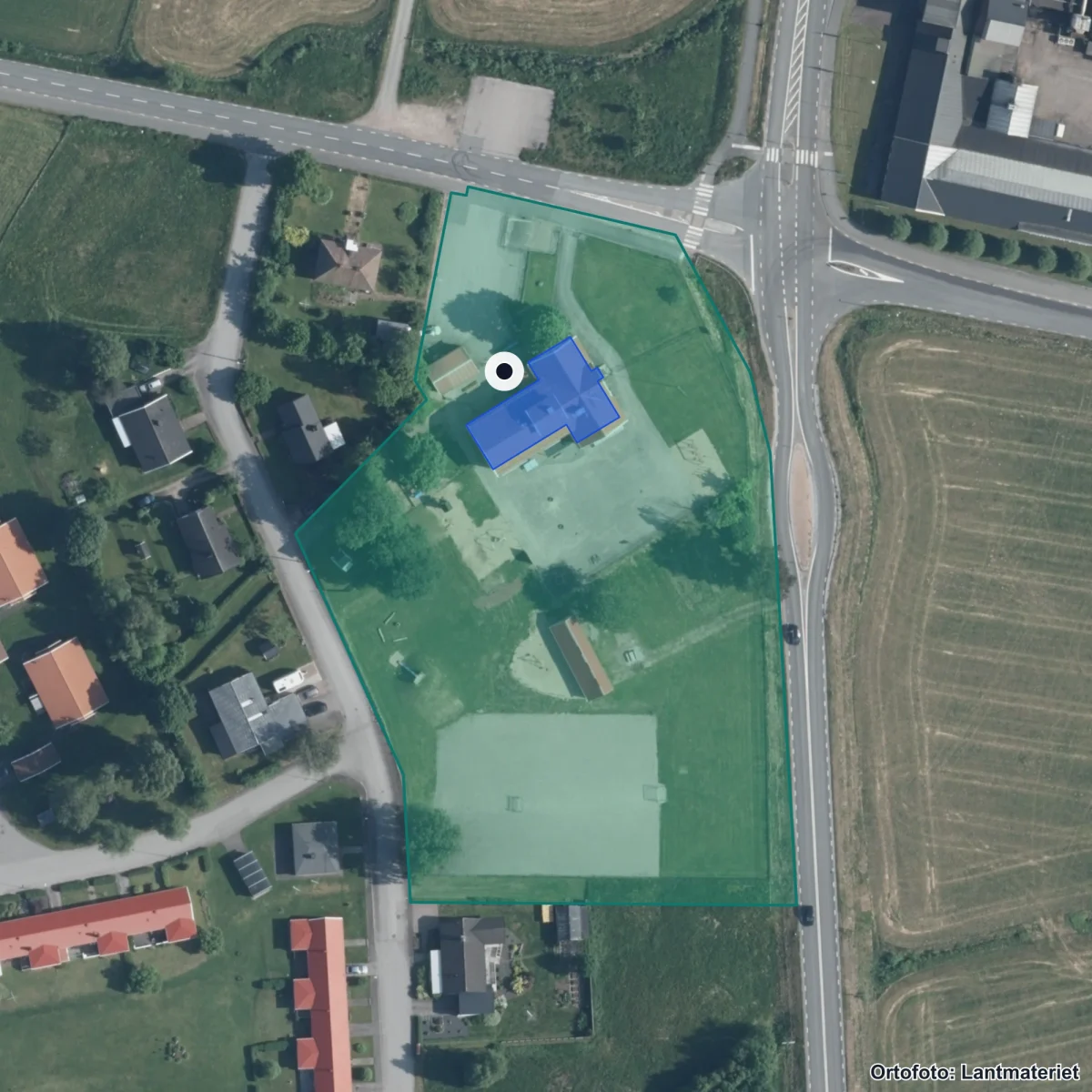 Flygbild över Skeppshultskolan, ortofoto från Lantmäteriet